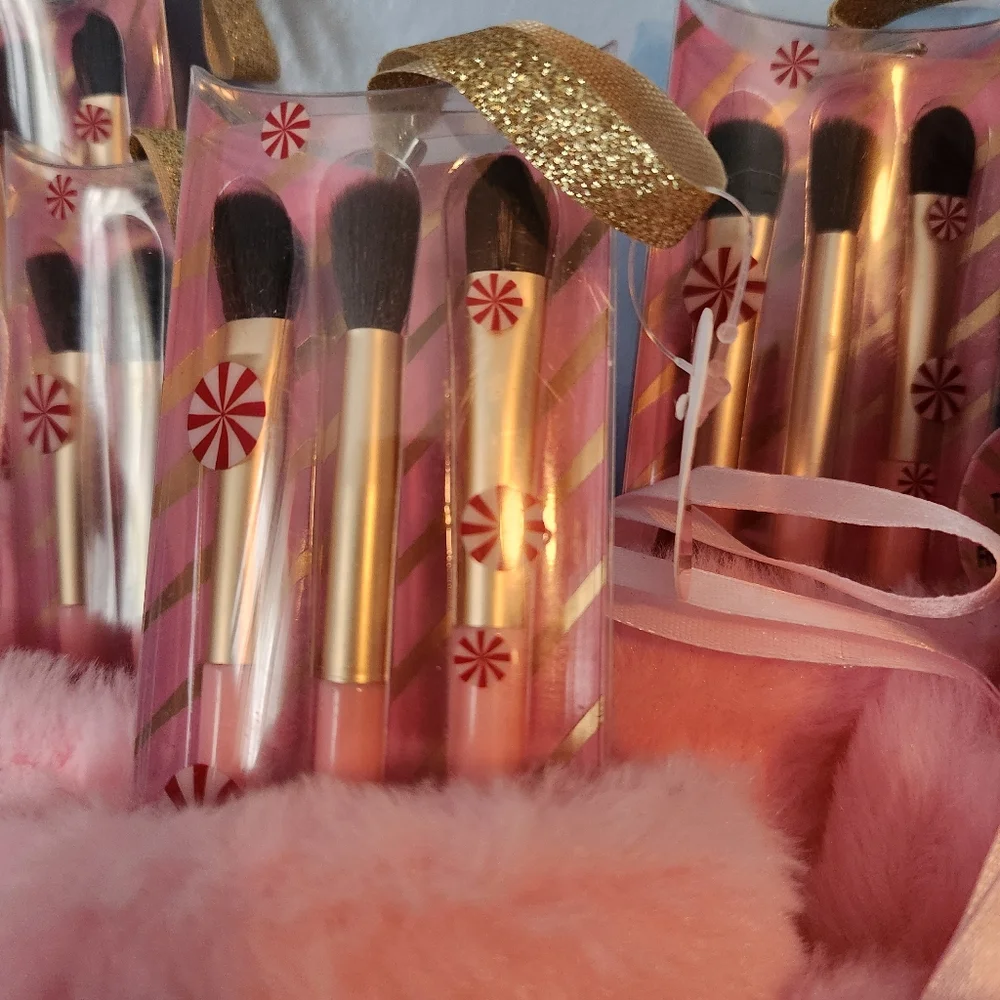 NWOT Qty 10 3pc Make Up Brushes Jasmine La Belle Cosmetics Pink Christmas Sock